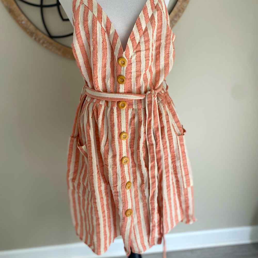 NWT LUSH Button front tank dress with a tie waist and pockets! 100% Cotton